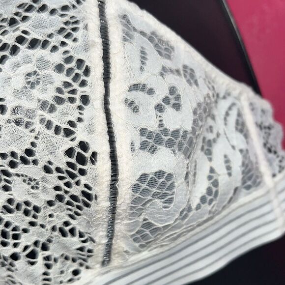 Victoria’s Secret. Very Sexy bralette. Size medium. Off white. - Picture 8 of 13